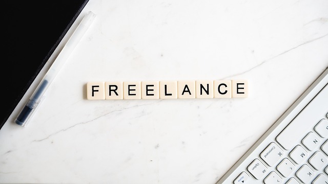 freelancing side hustle for 9 to 5 workers guide